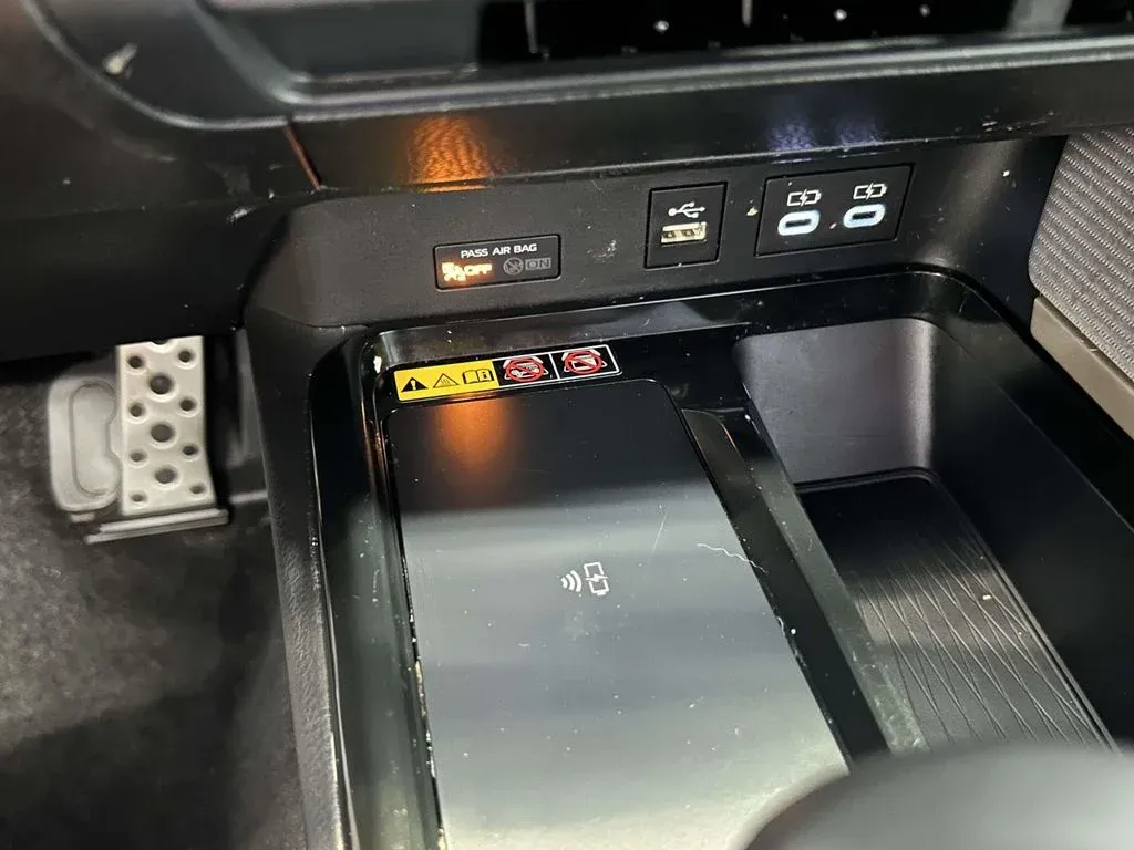 2025 Toyota Camry SE thumbnail 21