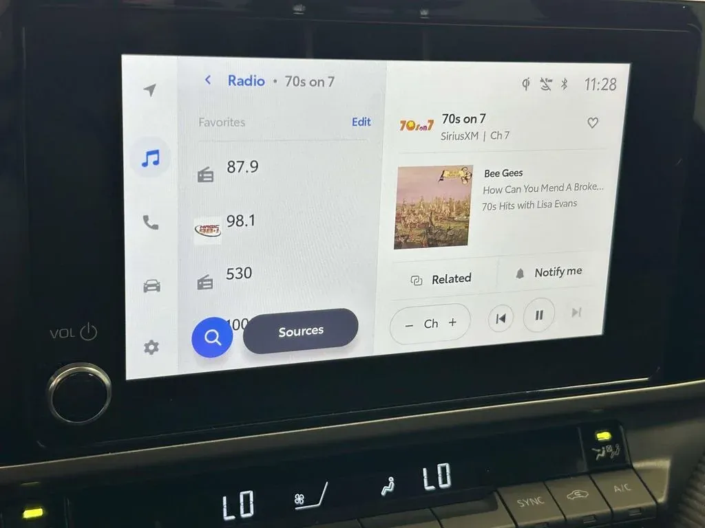 2025 Toyota Camry SE thumbnail 23