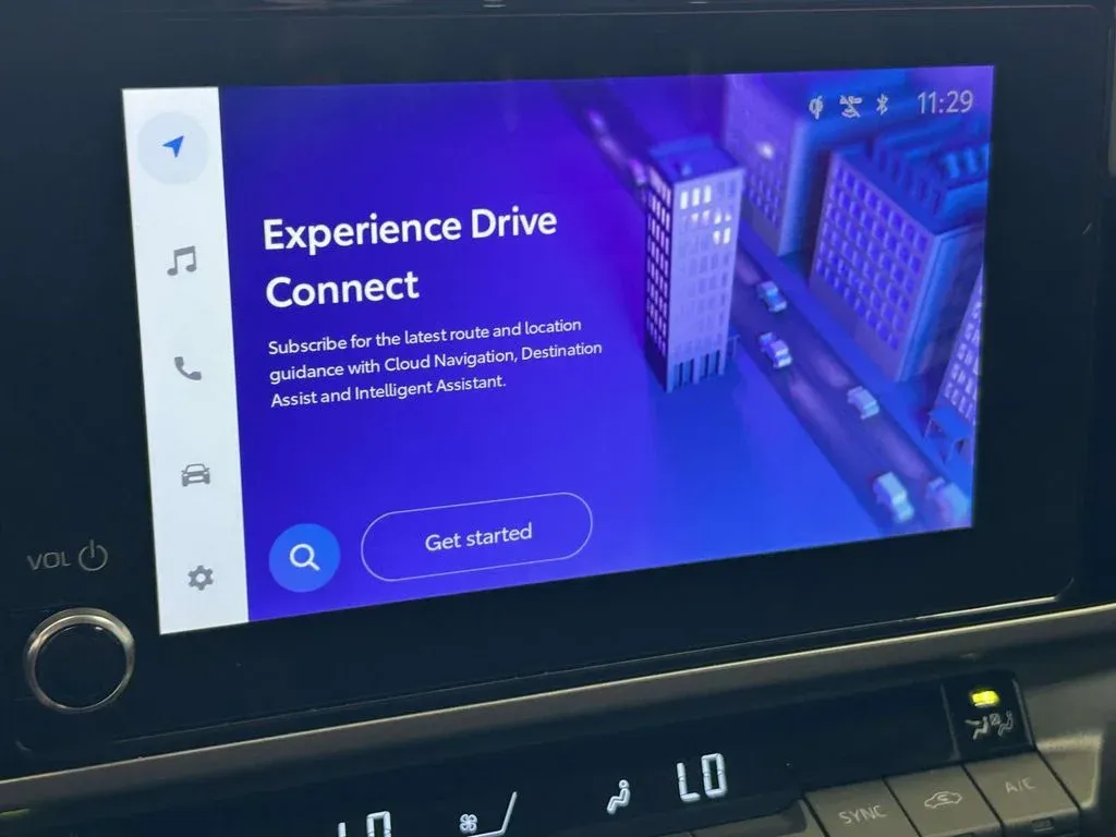 2025 Toyota Camry SE thumbnail 25