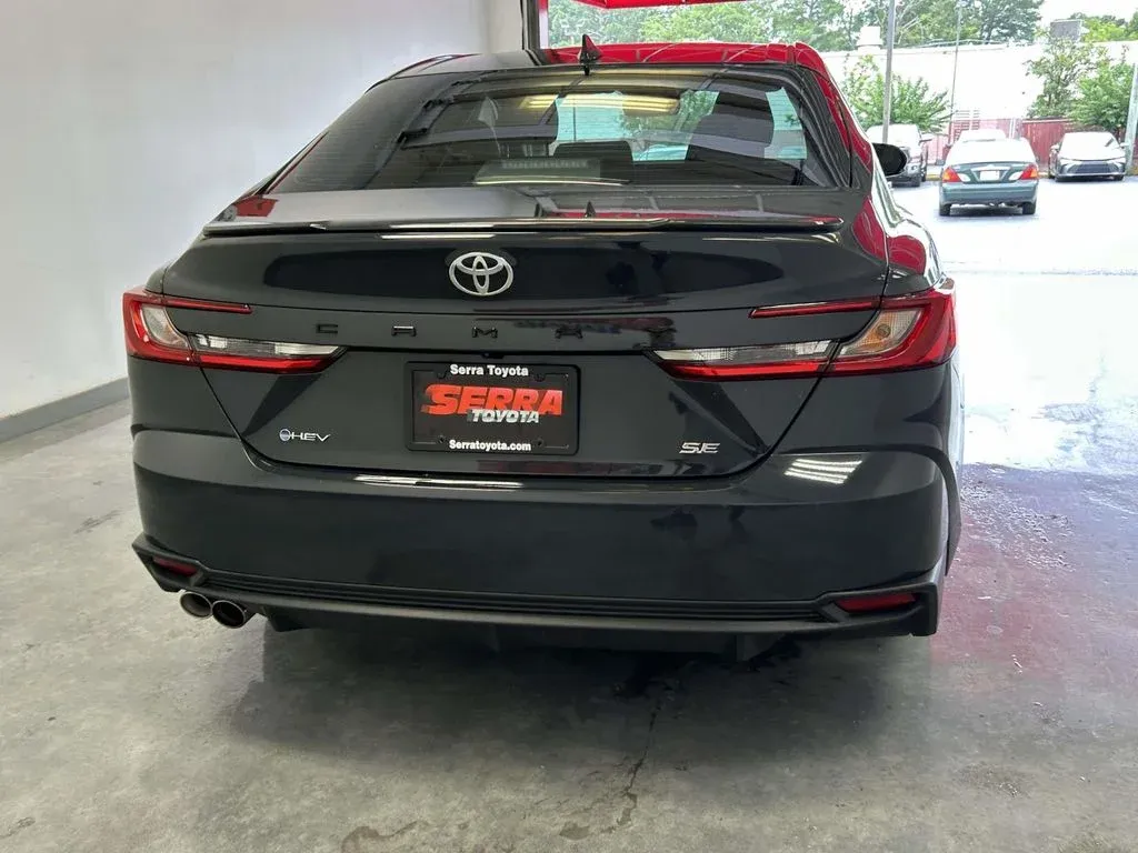 2025 Toyota Camry SE thumbnail 4