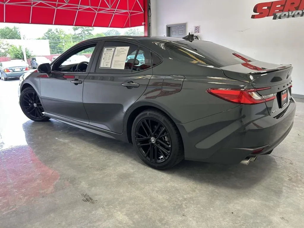 2025 Toyota Camry SE thumbnail 6