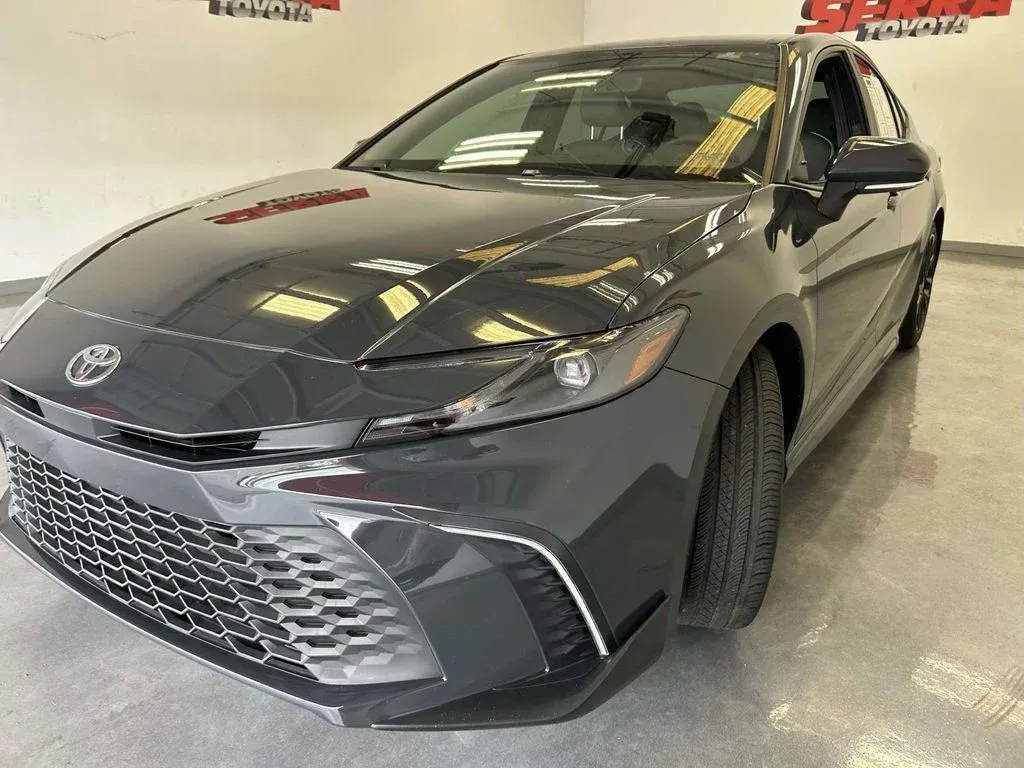 2025 Toyota Camry SE thumbnail 7