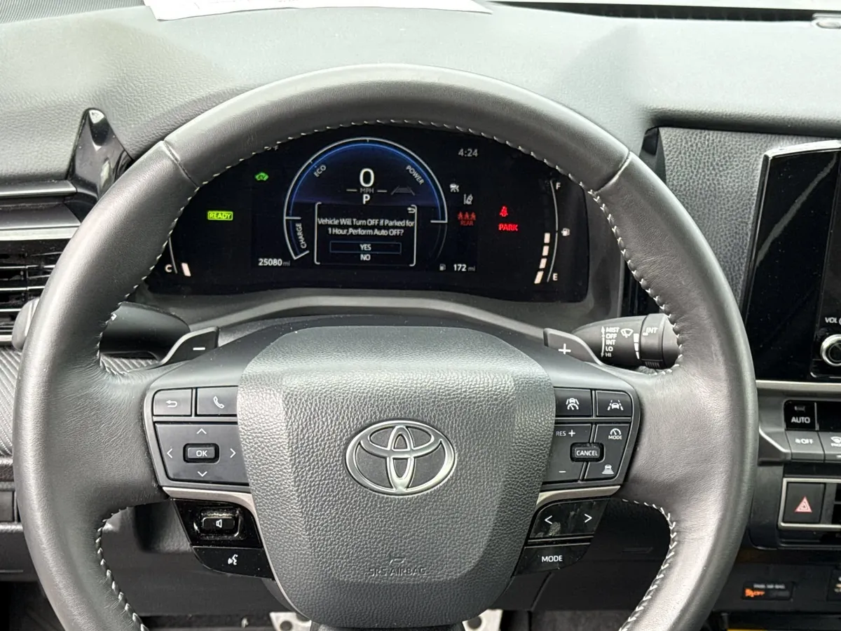 2025 Toyota Camry SE thumbnail 16