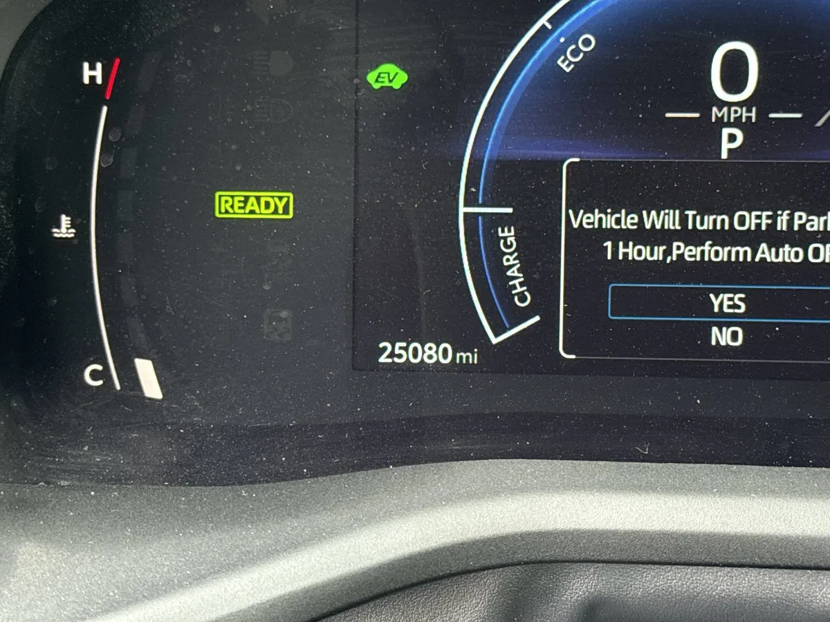 2025 Toyota Camry SE thumbnail 19