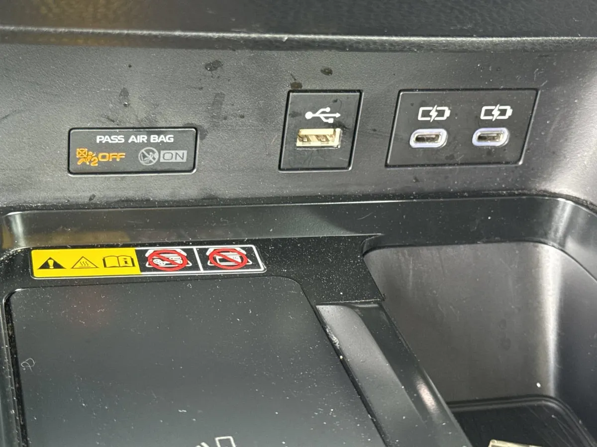 2025 Toyota Camry SE thumbnail 23