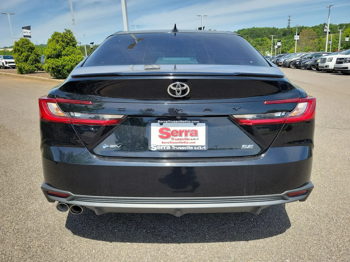 2025 Toyota Camry SE thumbnail 4