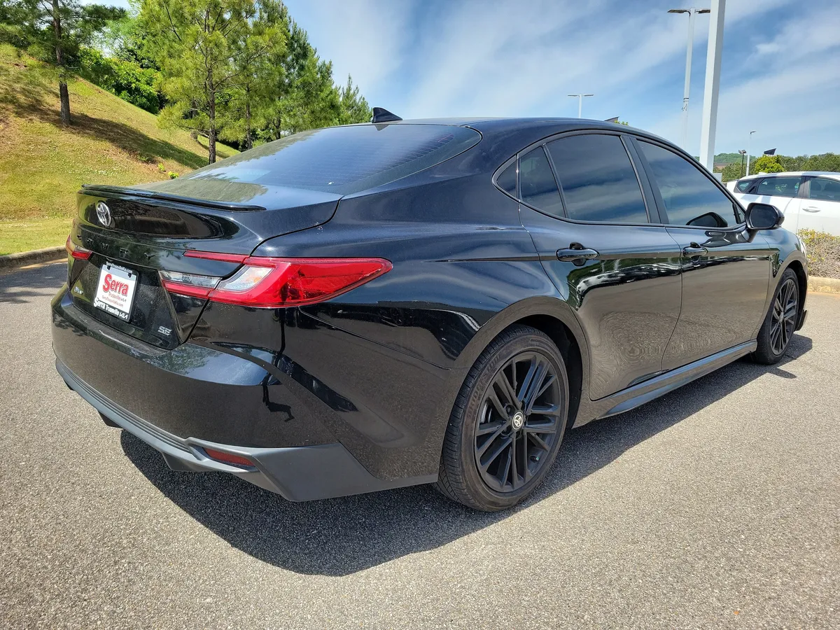 2025 Toyota Camry SE thumbnail 5