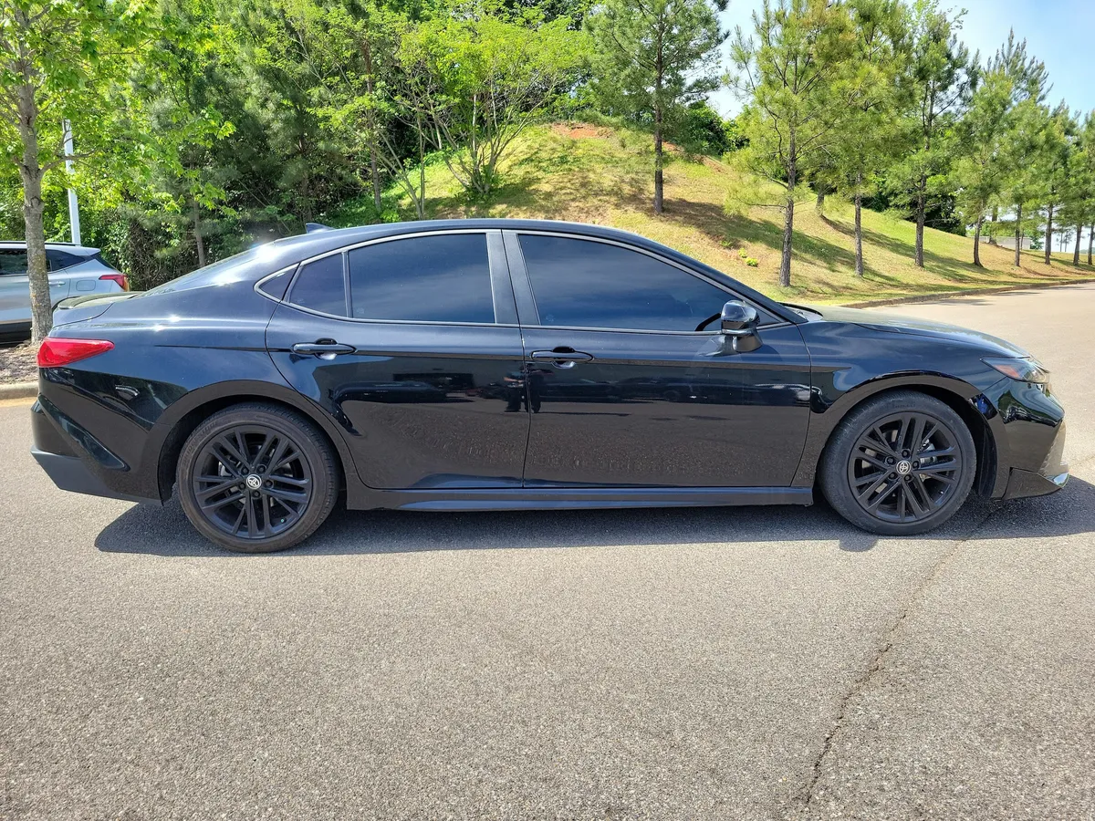 2025 Toyota Camry SE thumbnail 6