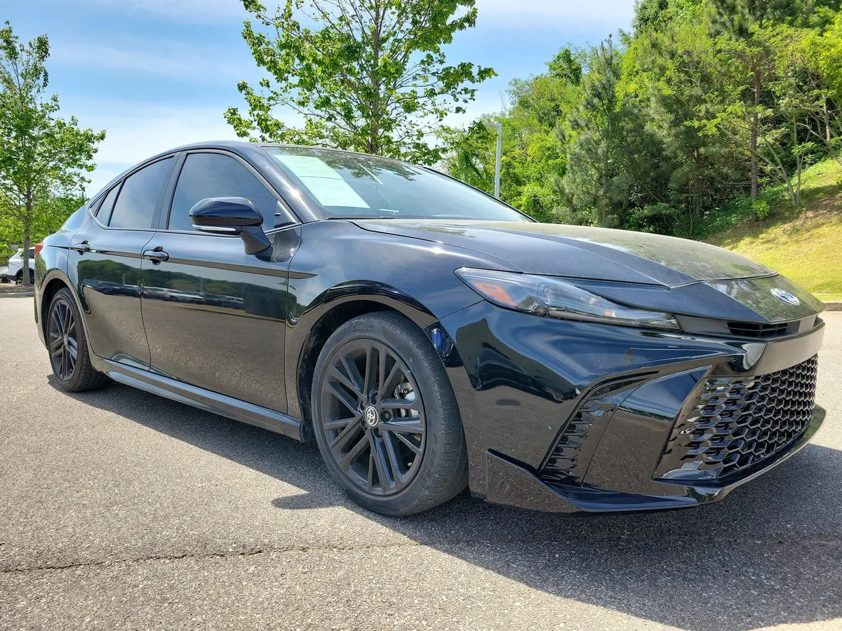 2025 Toyota Camry SE thumbnail 7