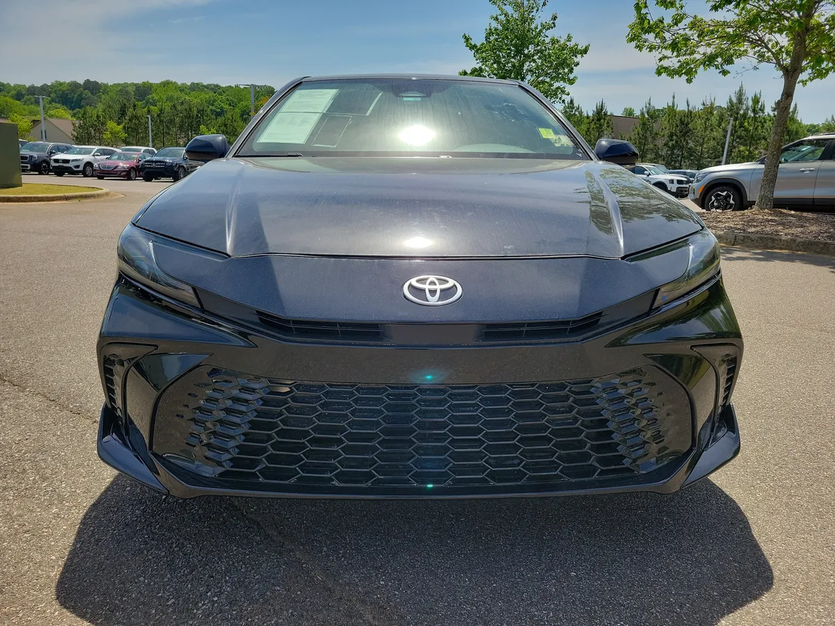 2025 Toyota Camry SE thumbnail 8