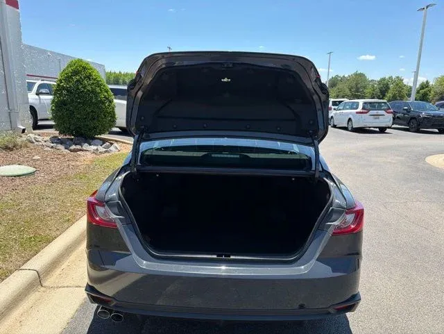 2025 Toyota Camry SE thumbnail 13