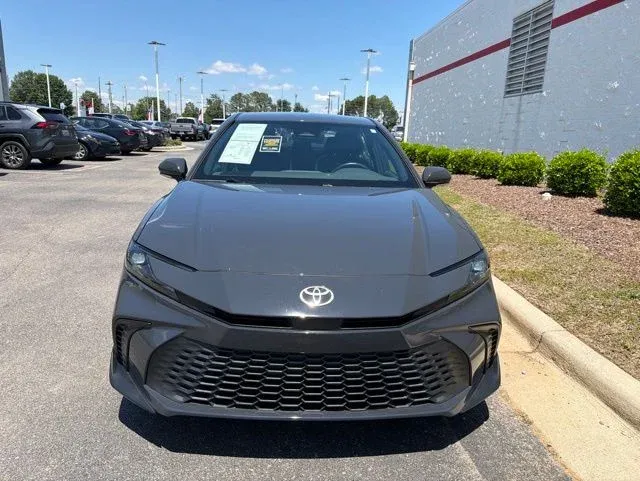 2025 Toyota Camry SE thumbnail 2