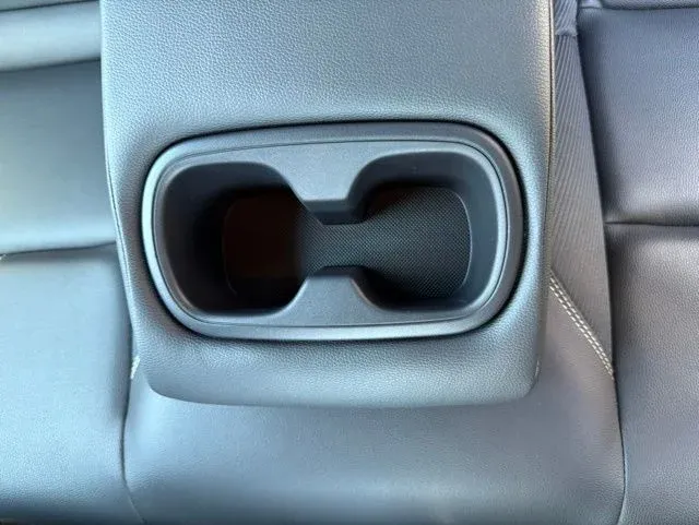 2025 Toyota Camry SE thumbnail 20