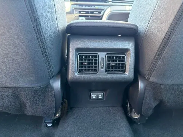 2025 Toyota Camry SE thumbnail 22