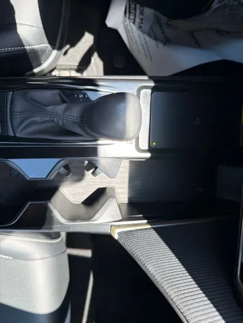 2025 Toyota Camry SE thumbnail 27