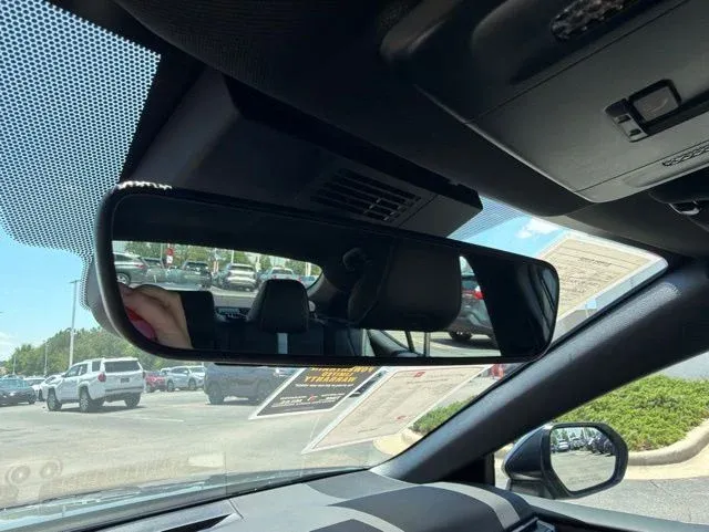 2025 Toyota Camry SE thumbnail 33
