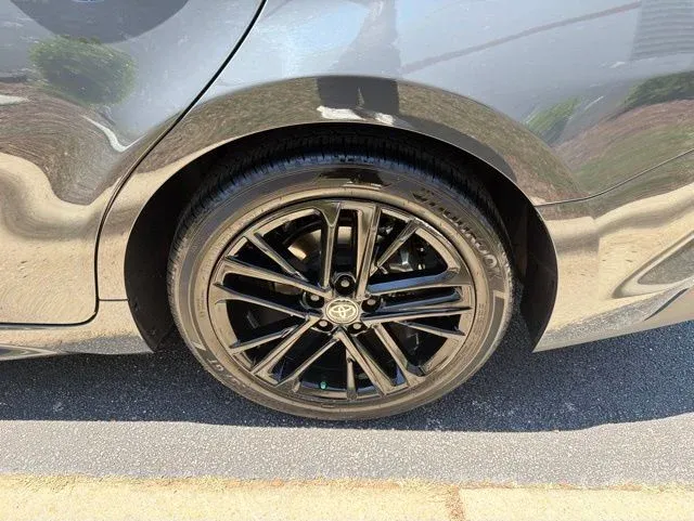 2025 Toyota Camry SE thumbnail 6