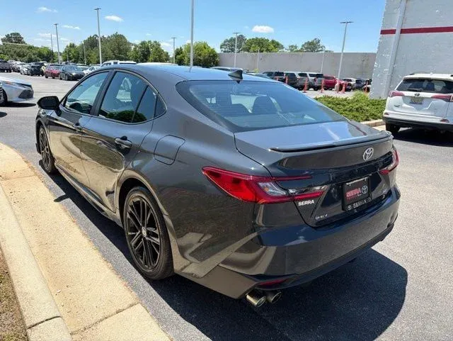 2025 Toyota Camry SE thumbnail 7