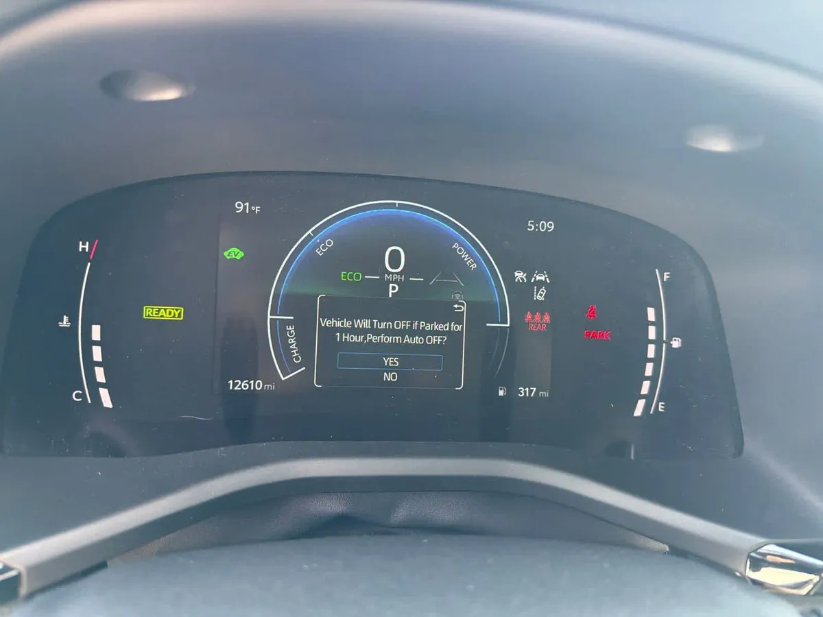 2025 Toyota Camry SE thumbnail 2