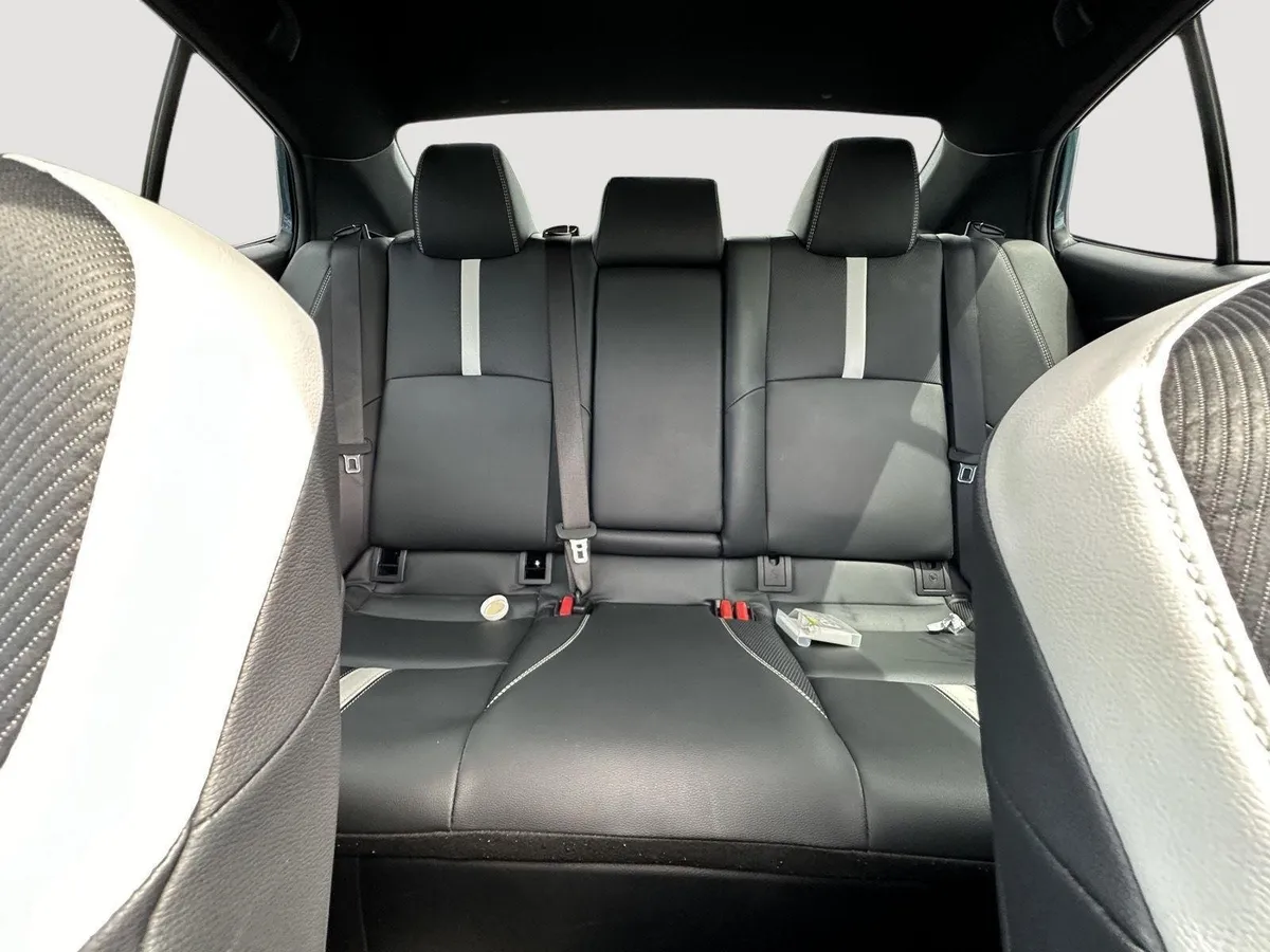 2025 Toyota Camry SE thumbnail 13