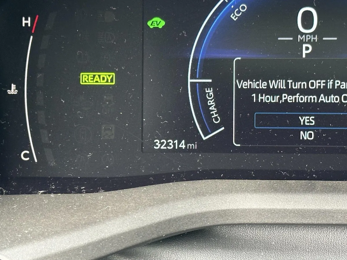 2025 Toyota Camry SE thumbnail 14