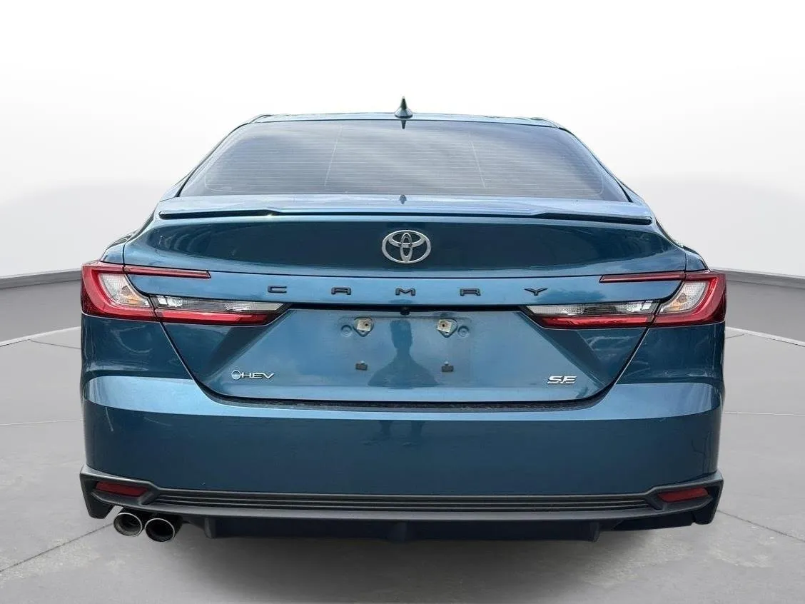 2025 Toyota Camry SE thumbnail 7
