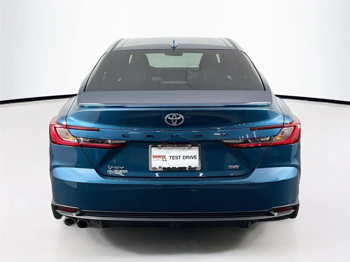 2025 Toyota Camry SE thumbnail 12