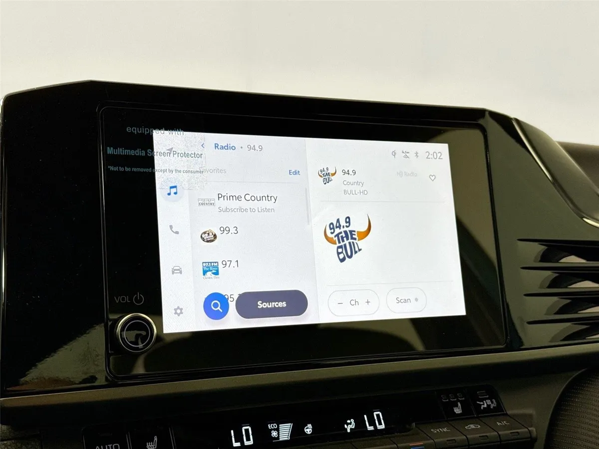 2025 Toyota Camry SE thumbnail 24