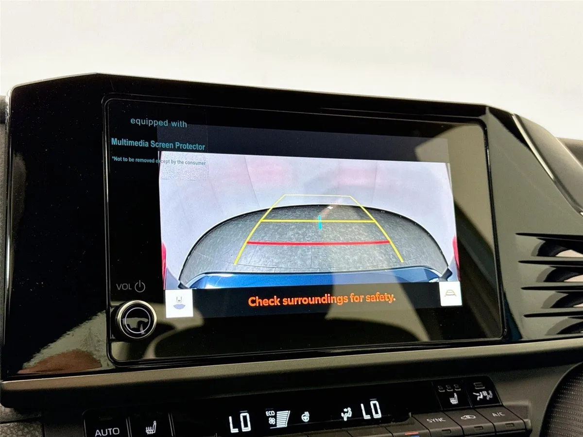2025 Toyota Camry SE thumbnail 25