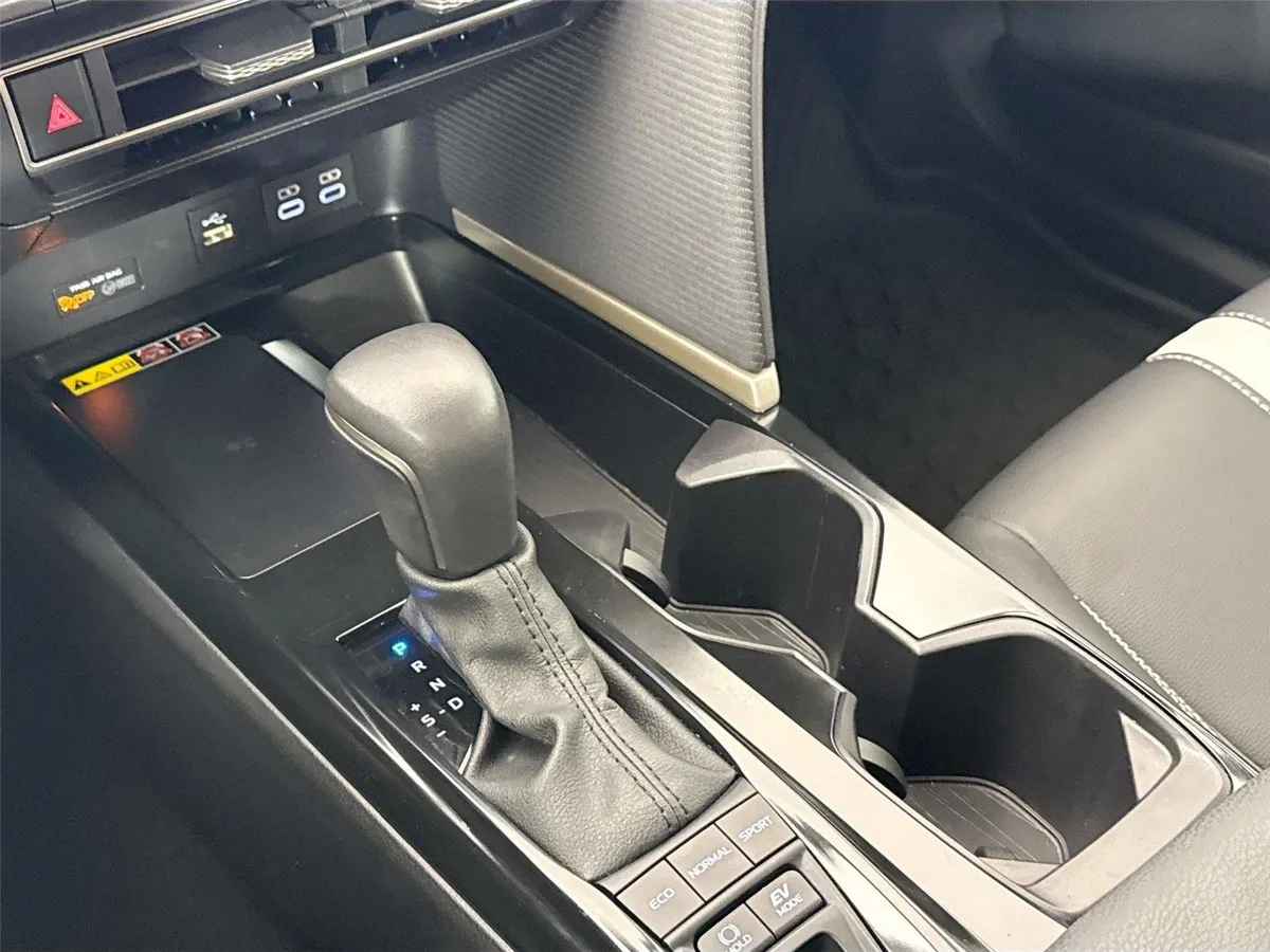 2025 Toyota Camry SE thumbnail 27