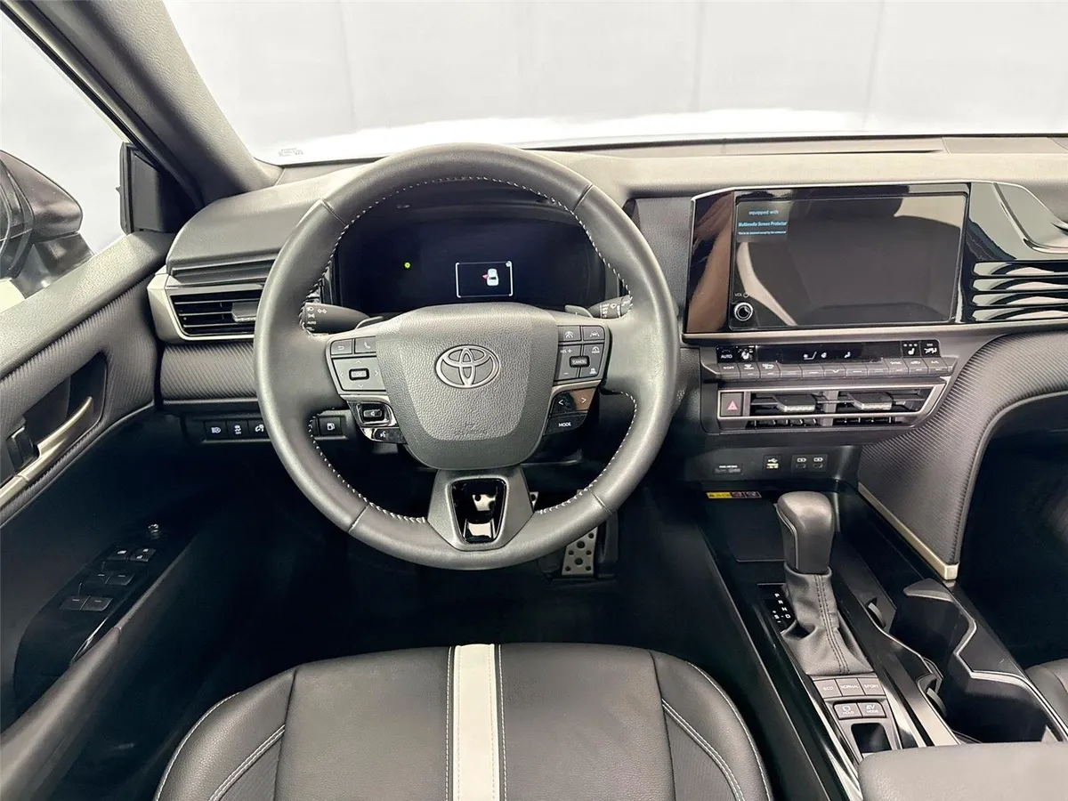 2025 Toyota Camry SE thumbnail 33