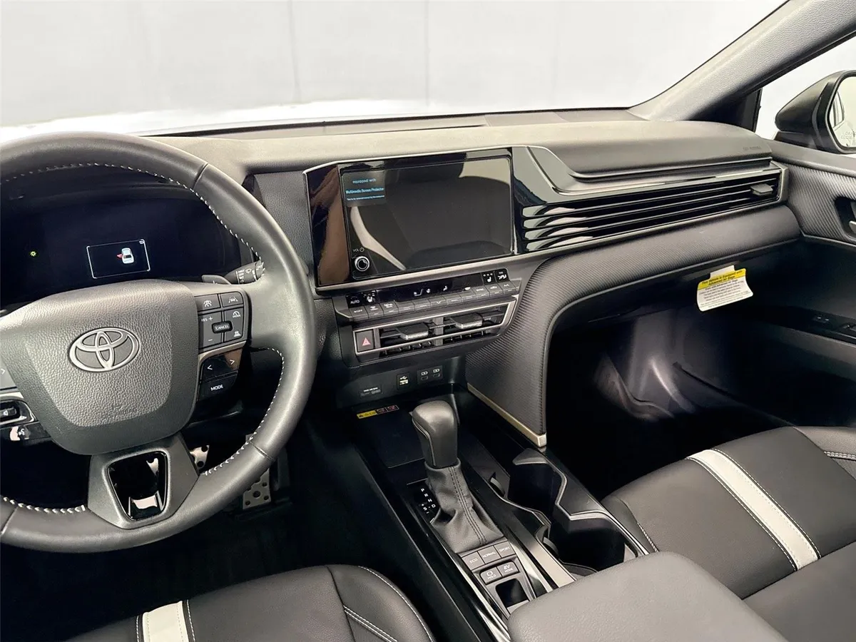 2025 Toyota Camry SE thumbnail 34