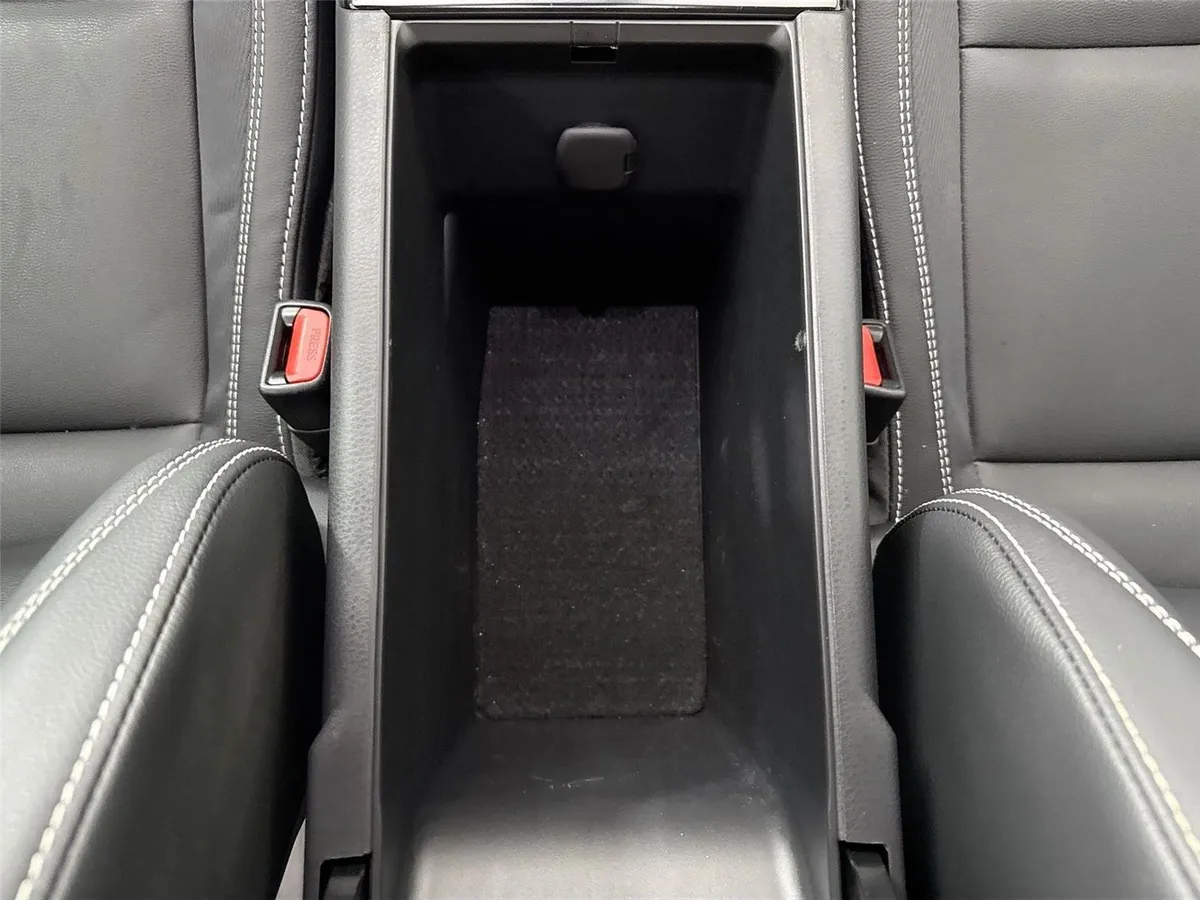 2025 Toyota Camry SE thumbnail 35