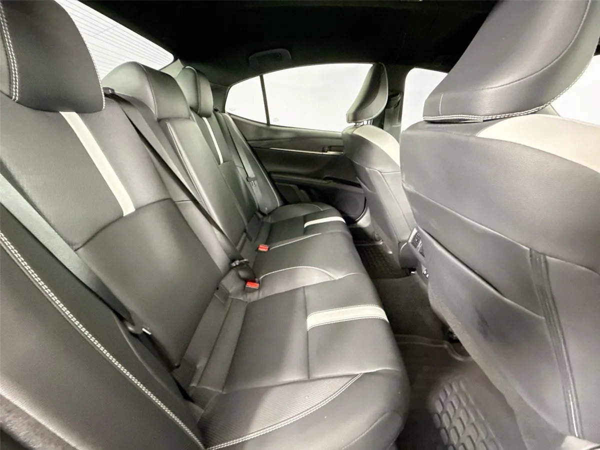 2025 Toyota Camry SE thumbnail 42