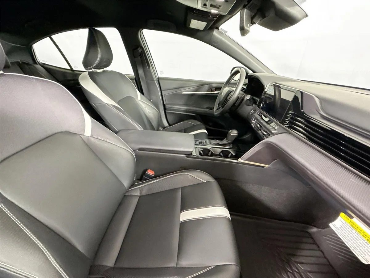 2025 Toyota Camry SE thumbnail 43