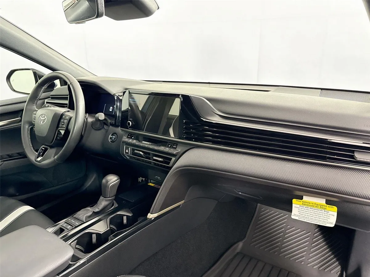 2025 Toyota Camry SE thumbnail 44