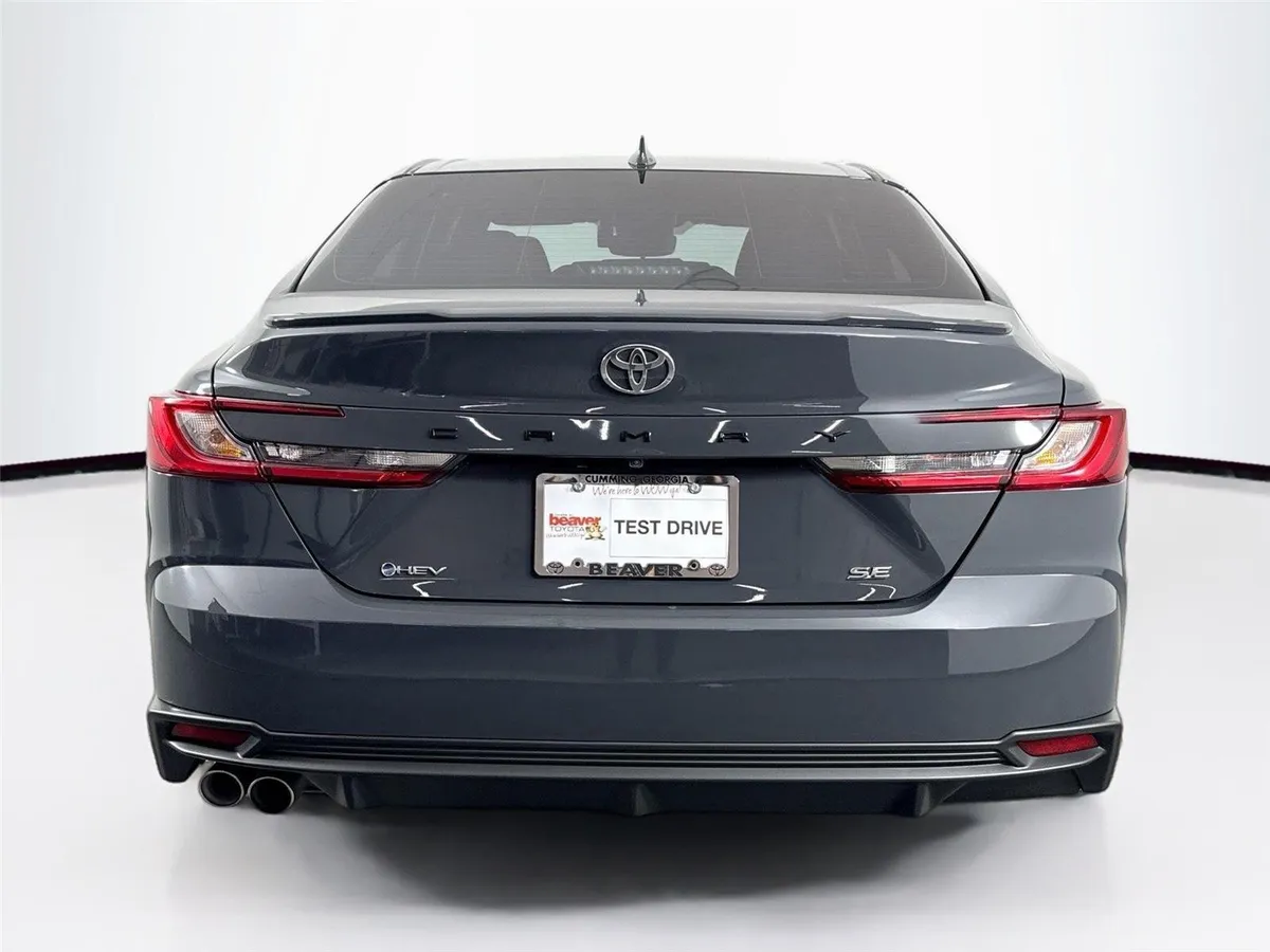 2025 Toyota Camry SE thumbnail 11