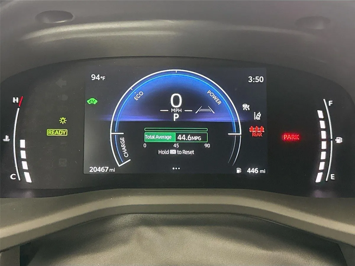 2025 Toyota Camry SE thumbnail 20