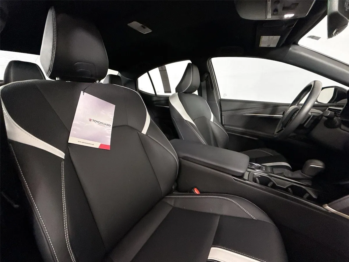 2025 Toyota Camry SE thumbnail 40
