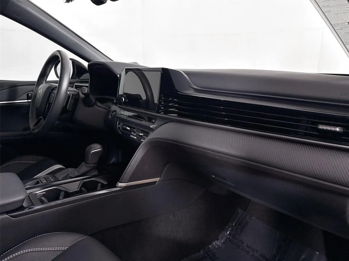2025 Toyota Camry SE thumbnail 41