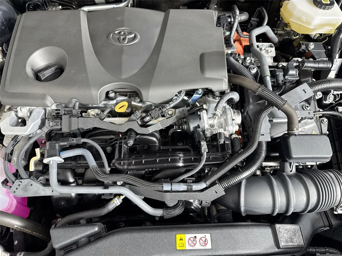 2025 Toyota Camry SE thumbnail 42