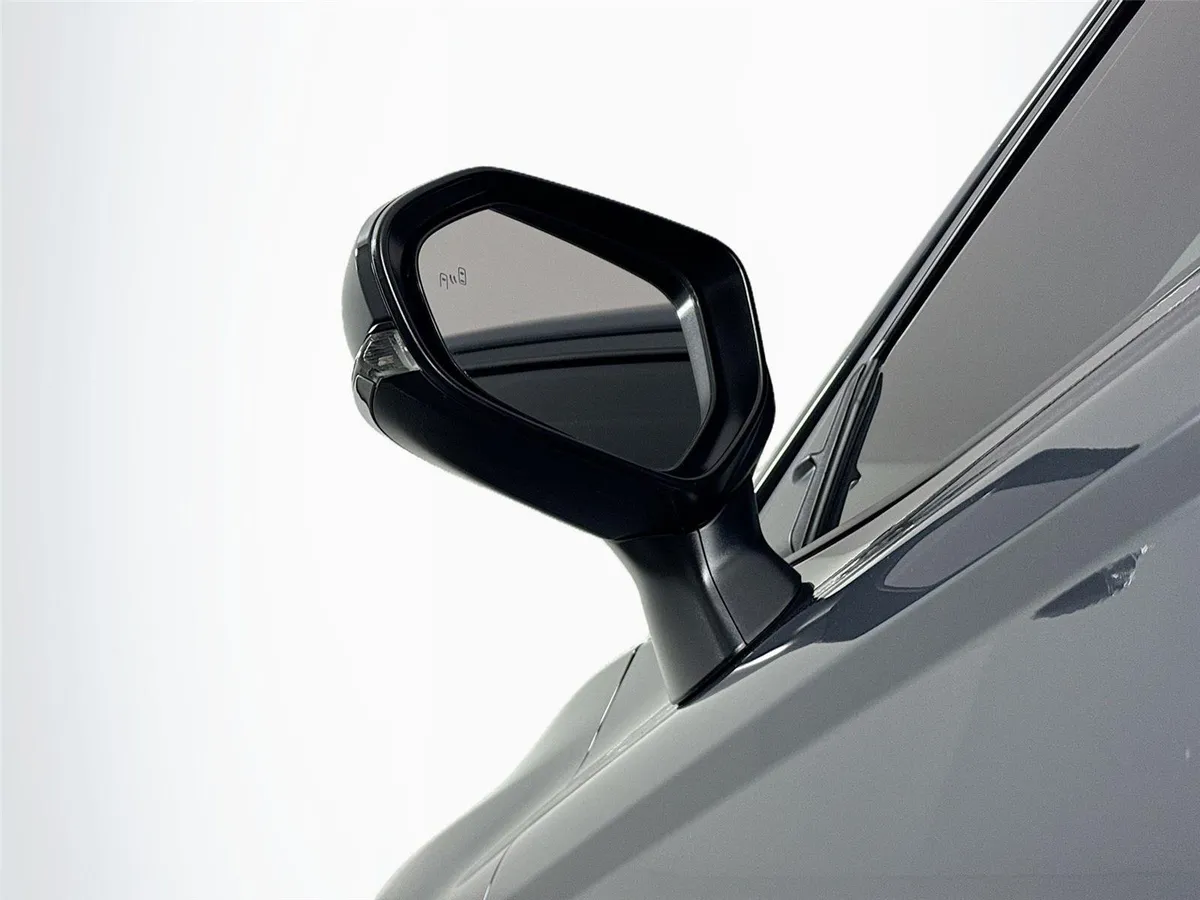 2025 Toyota Camry SE thumbnail 5