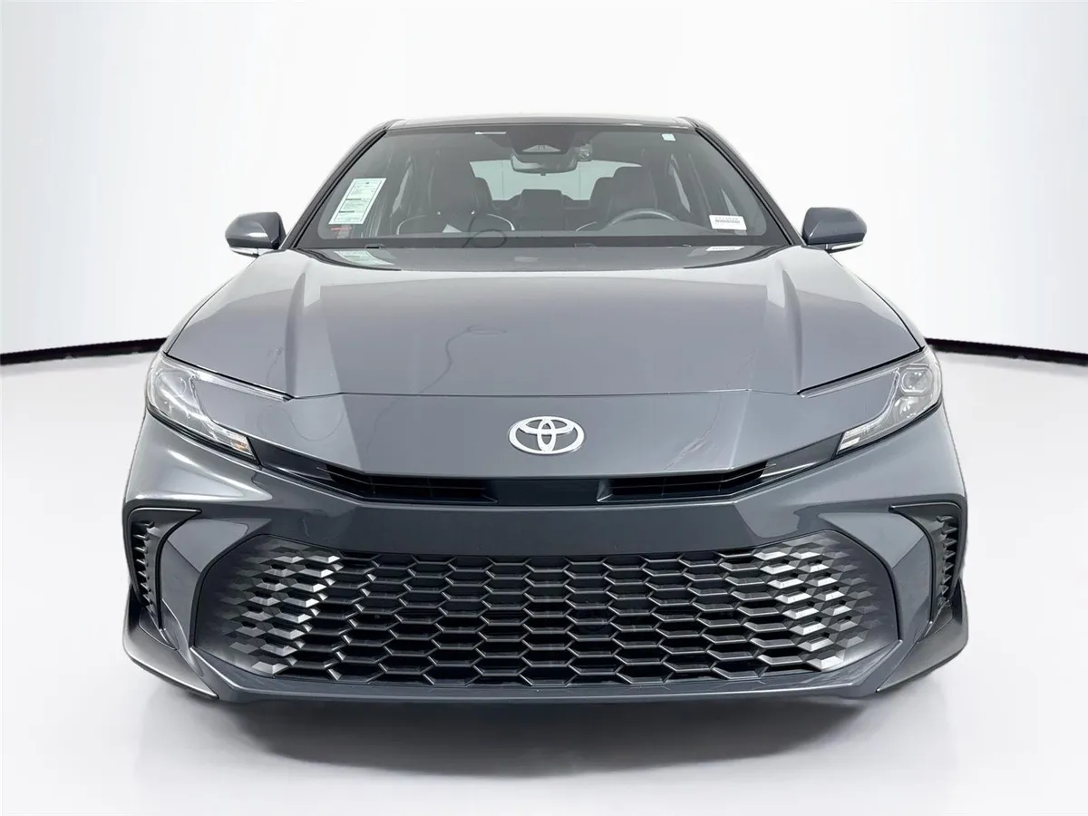 2025 Toyota Camry SE thumbnail 8