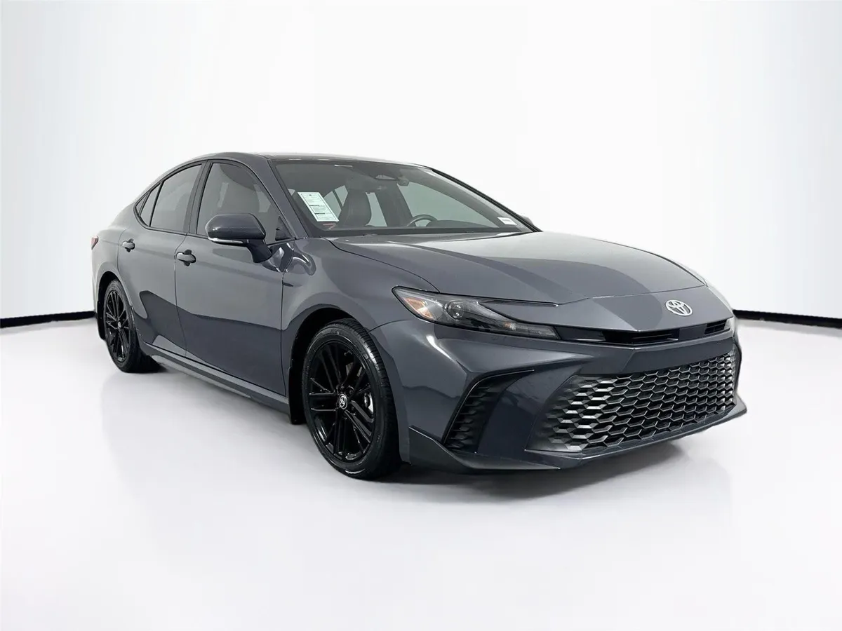 2025 Toyota Camry SE thumbnail 9