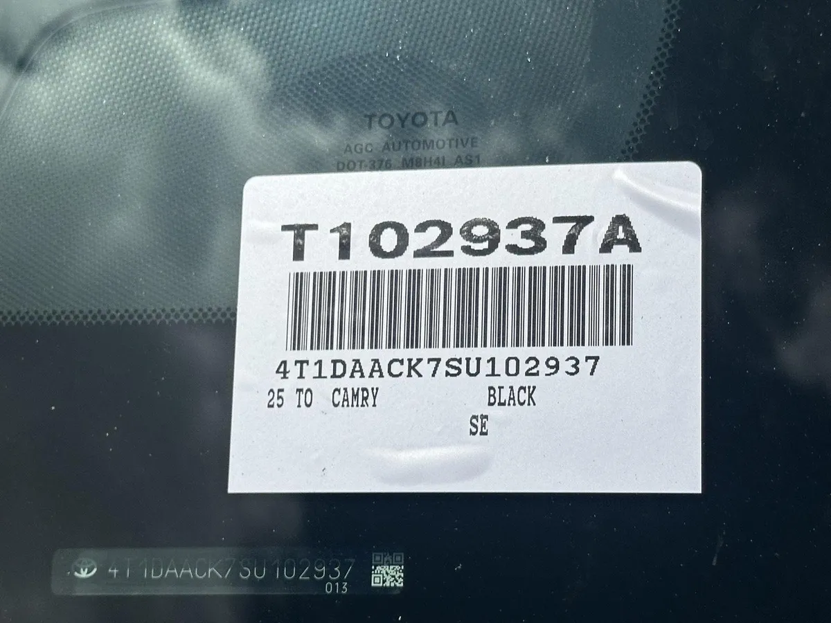 2025 Toyota Camry SE thumbnail 13