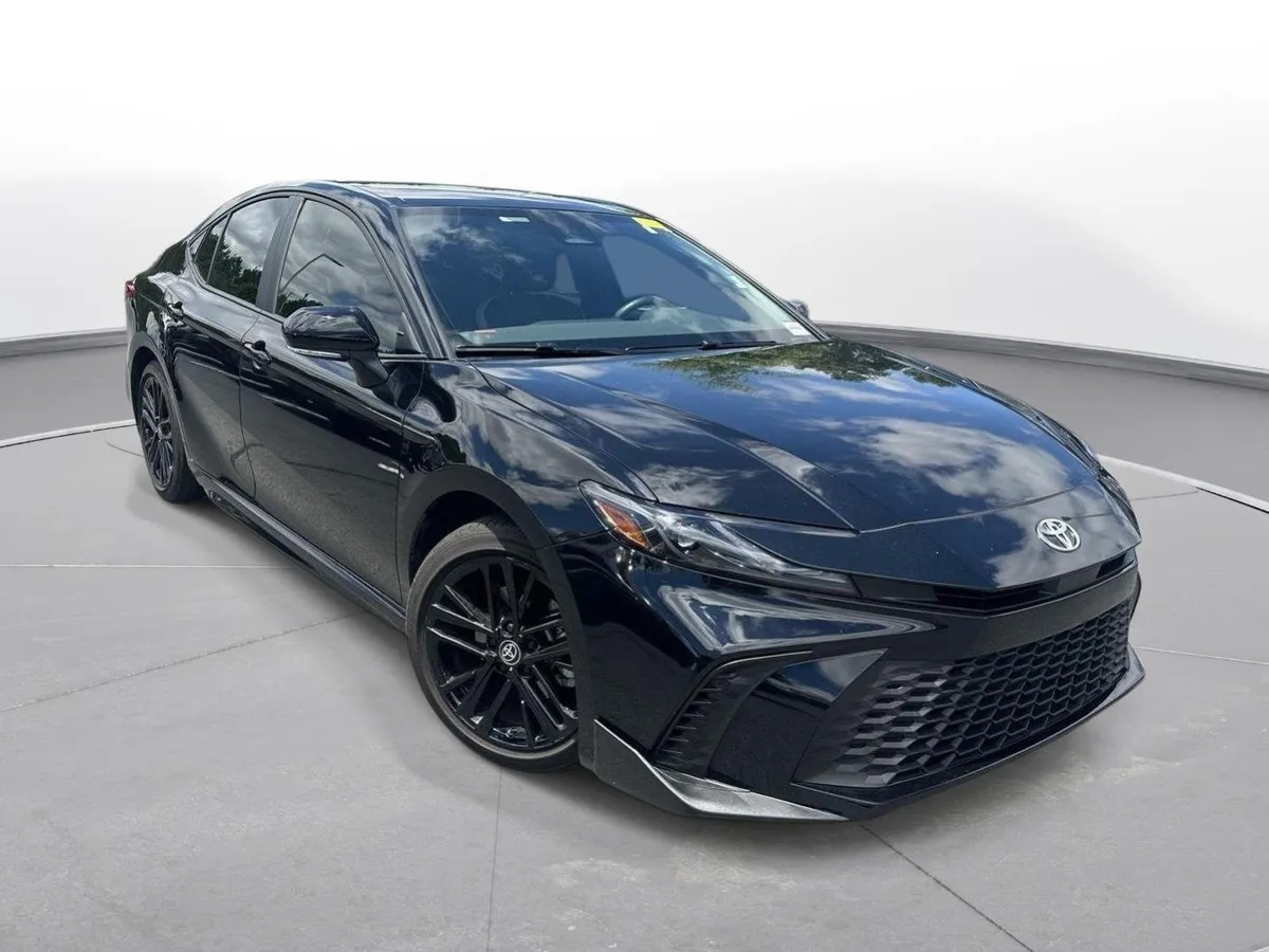 2025 Toyota Camry SE thumbnail 4