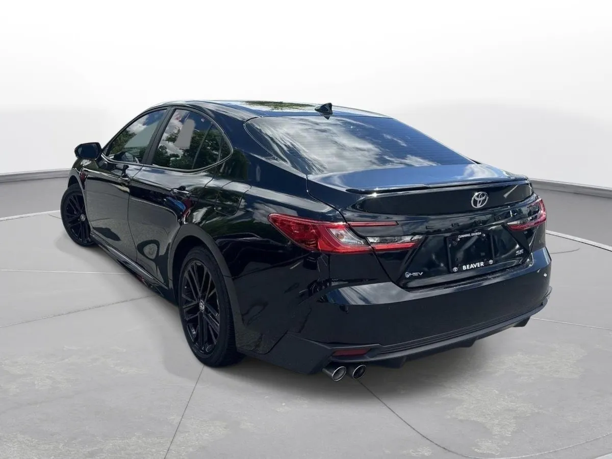 2025 Toyota Camry SE thumbnail 8