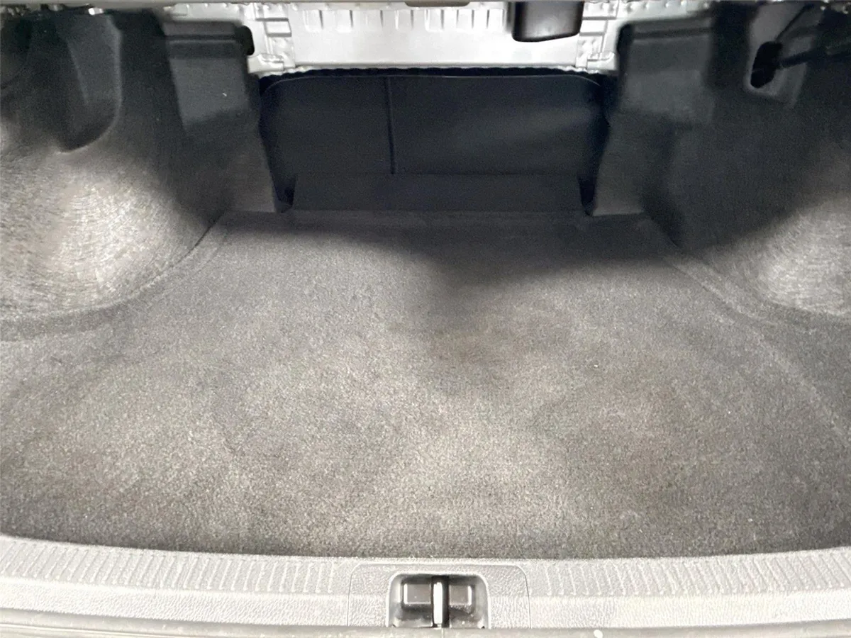 2025 Toyota Camry SE thumbnail 38
