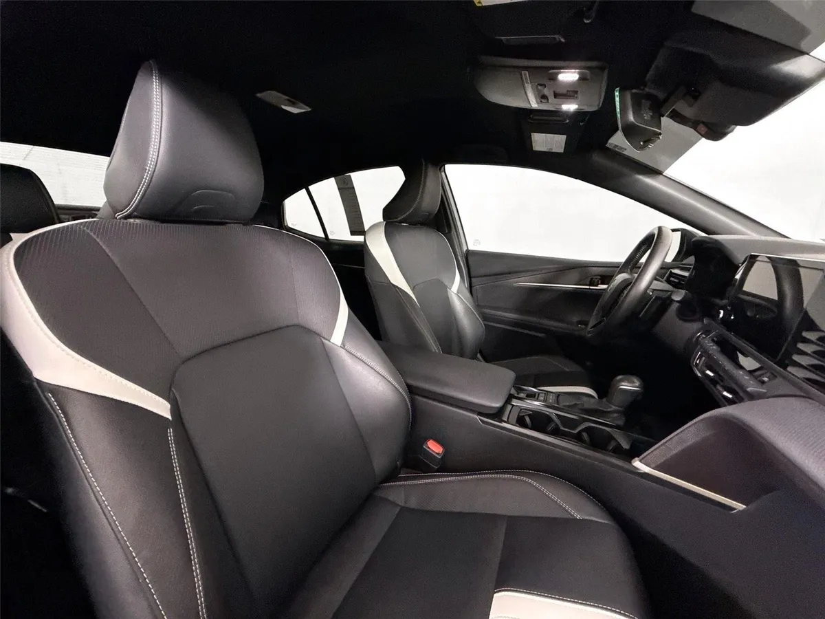 2025 Toyota Camry SE thumbnail 42