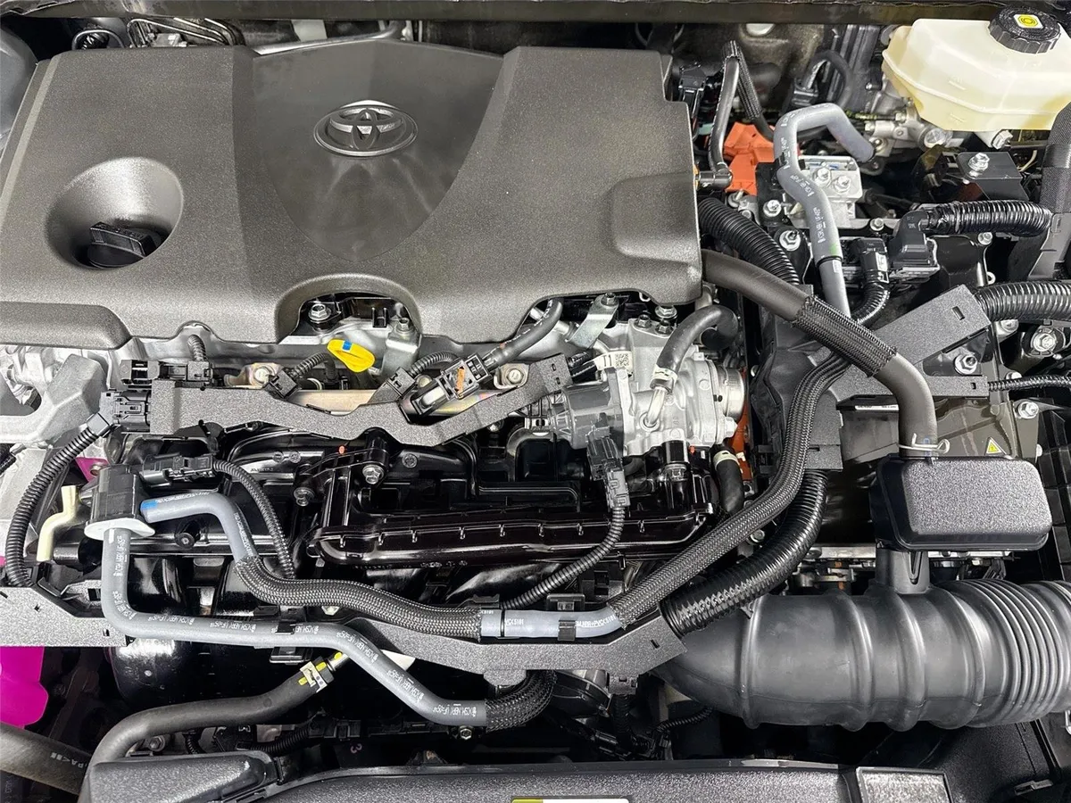 2025 Toyota Camry SE thumbnail 44